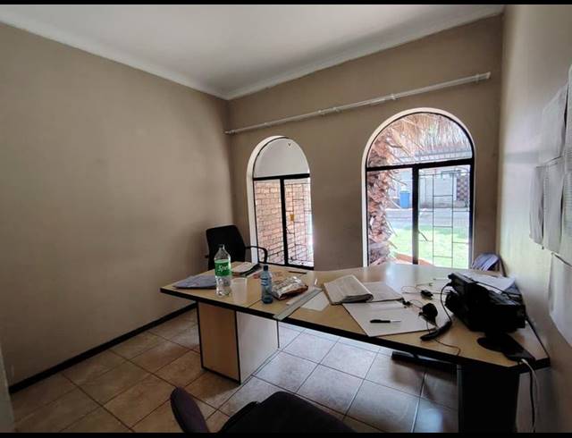 3 BEDROOM HOUSE FOR SALE IN KARENPARK
